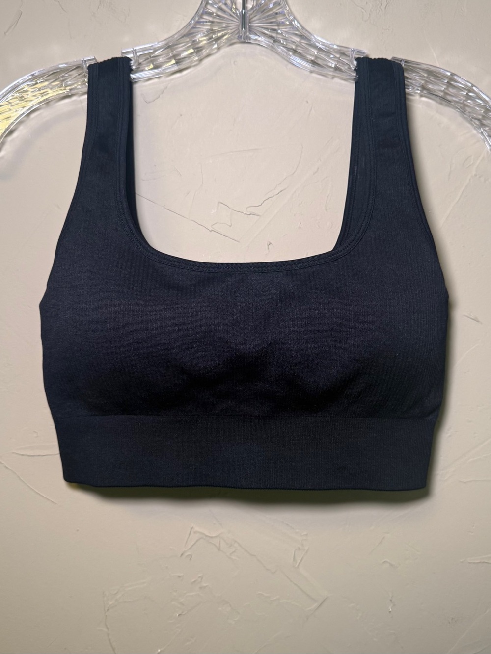 OQQ Seamless Scoop Neck Ribbed Sports Bra - Black - Women’s Size Medium Active